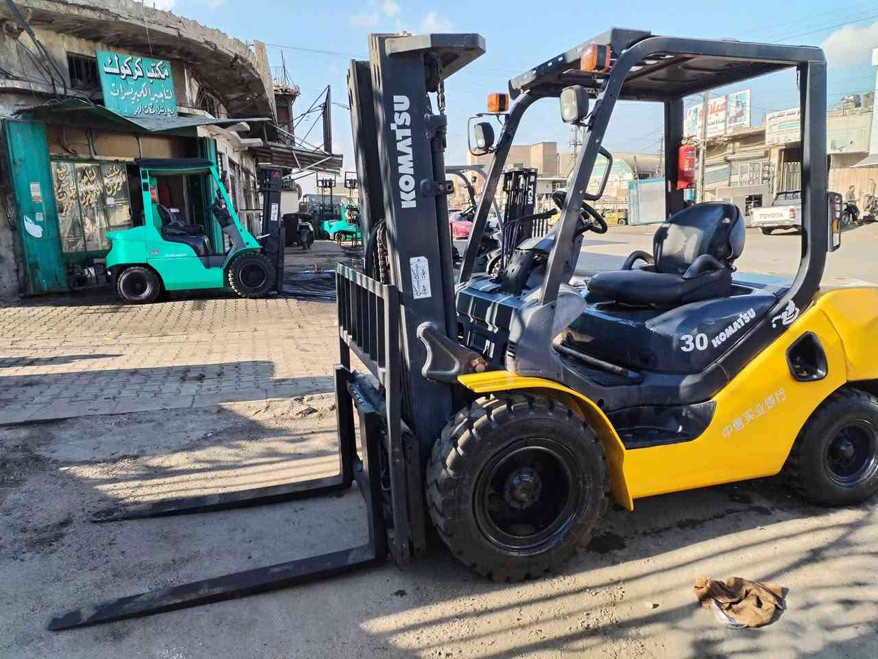 السلام عليكم للبيع رافعه كوماتسو ٣ حركات ٣ سلايت
منفيس كاتي جاهزه للعمل ***********
