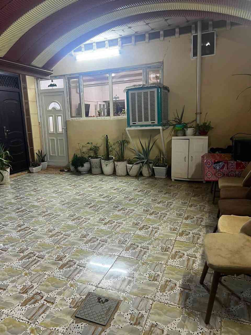 🏘🏘بيت للبيع ديالى خانقين / سيروان مقابل جامع رسول الاعظم كدامة حديقة 
مساحة 200 متر طابق واحد واجهة 10 والنزال 20 

2 غرفة نوم واستقبال وصالة داخلية ومطبخ ومجمع صحيات ودرج داخلي وبيتونة وكراج سيارة وحوش كبير 

السعر / 60 مليون بي مجال 

للأستفسار اكثر اتصال بالارقام فقط 
***********
***********
مكتب فريا موفق للعقار

