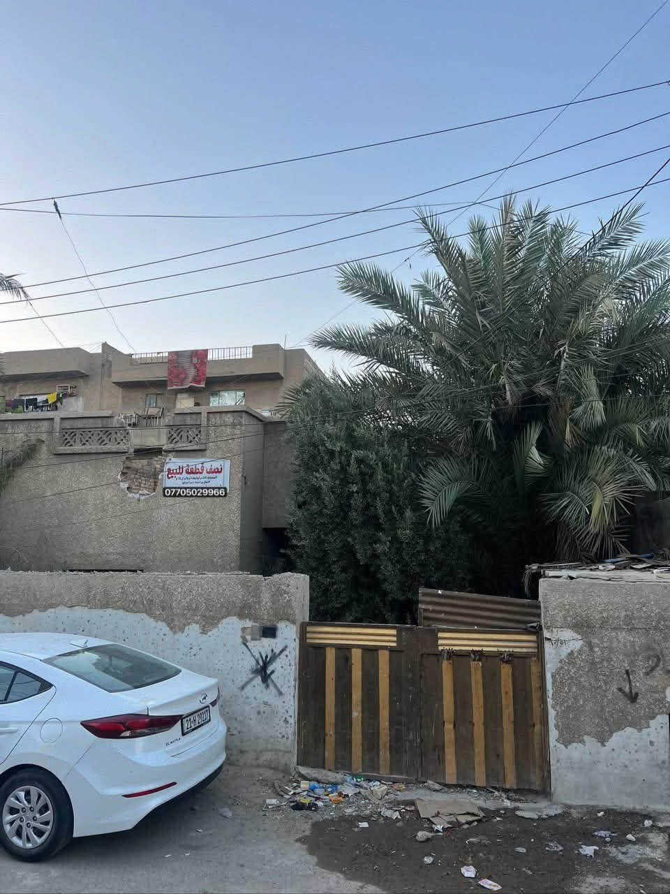 قطعة للبيع المساحة 200 متر
الواجه 10 النزال 20 

او مساحه 100 متر 

المكان حي الامين الثانية - خلف صيدلية فادي 

رقم الهاتف ***********

السعر خاص
