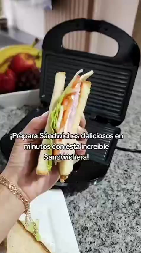 ‏ كابسة صاج كهربائية RAF 
درجة اولى من شركة راف الالمانية🇩🇪
RAF Sandwich Maker
كابسة صاج وساندويش من شركة راف العالمية الحجم الصغير بقوة 850 واط، مما يوفر تسخينًا فعالًا وسريعًا لتحضير الساندويشات في بضع دقائق فقط. تضمن الطاقة العالية تحميصًا متساويًا وشاملًا،

✅ تمتاز بـ:   
-أداء عالي و تسخين سريع
-صفائح مغطاة بطبقة مقاومة للإلتصاق    
-ضوئين إشارة لحالة التشغيل والإطفاء 
-تفتح بزاوية 90 درجة مما يمنح الراحة والسهولة اثناء الاستخدام 
- قفل أمان للحماية اثناء التشغيل
- الطاقة: 850 واط.
- الأبعاد: ارتفاع 27 سم، طول 29 سم، عرض 29 سم.
-سهلة التنظيف والاستخدام
-تسخين من الطرفين الاعلى والاسفل
⚠️لا نتعامل مع المناشئ الرديئة اطلاقاً بل نتعامل مع الماركات العالمية وذات الجودة الممتازة
#الاصلي المنشأ الماني 🇩🇪 💯
السعر ١٨ الف 
🚘يوجد خدمة توصيل لجميع محافظات العراق ٤ الاف🚘


**إذا كنت صاحب هذا الإعلان وتريد حذفه لأي سبب، رجاءا أرسل رسالة إلى الدعم الفني**