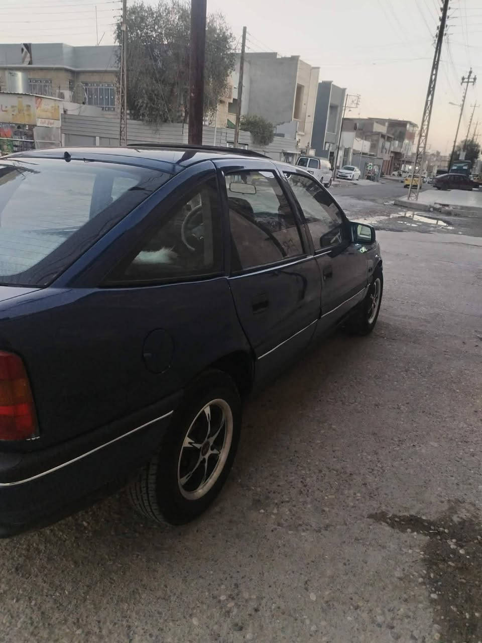 سياره للبيع فكتوره موديل 92 رقم جديد باسمي مصبوغه عام***********
