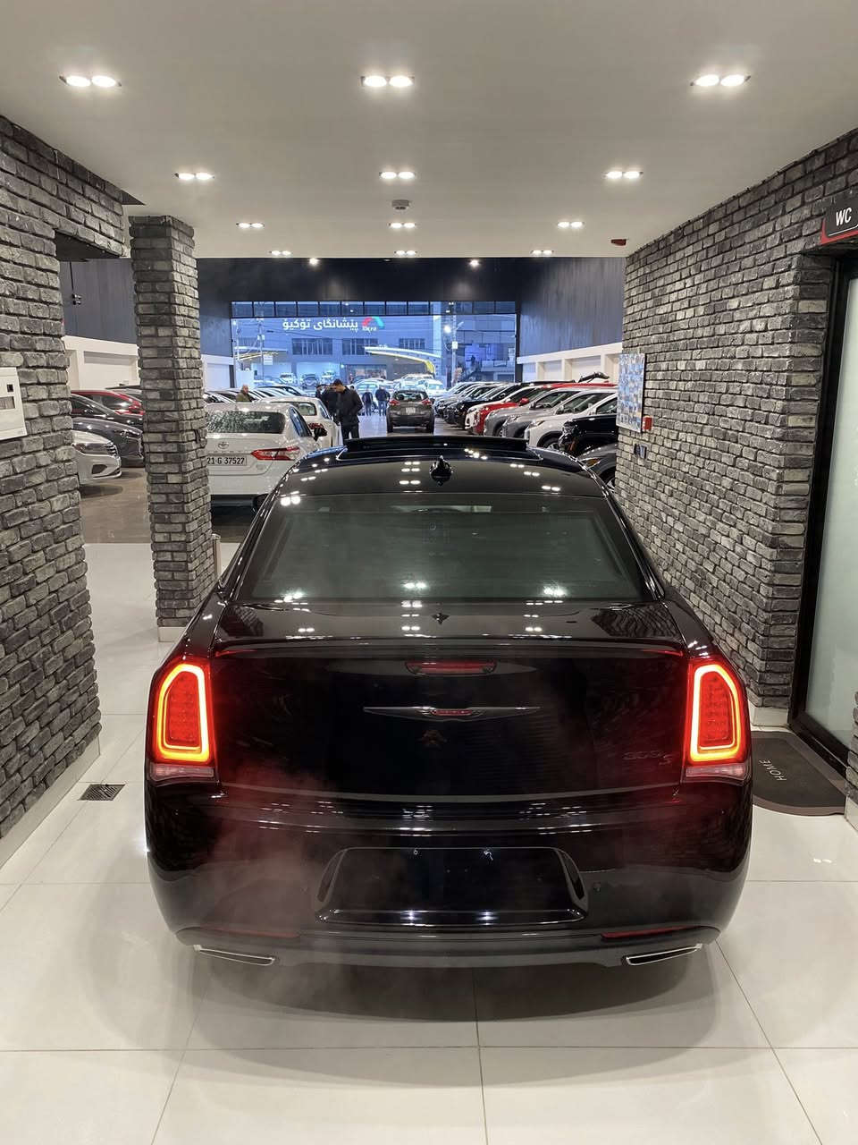 كرايسلر 300-S
2023
مواصفات فول فول 
ضمان دولي مواصفات كندي 🇨🇦 
كلين بدون صبغ ادخال كاتي دهوك بدون لوحات
رادار جانبى وامامى پرده خلفى كشن تبريد تدفئه
موجود فى سليمانيه منطقه الصناعيه الاولى
***********
***********
