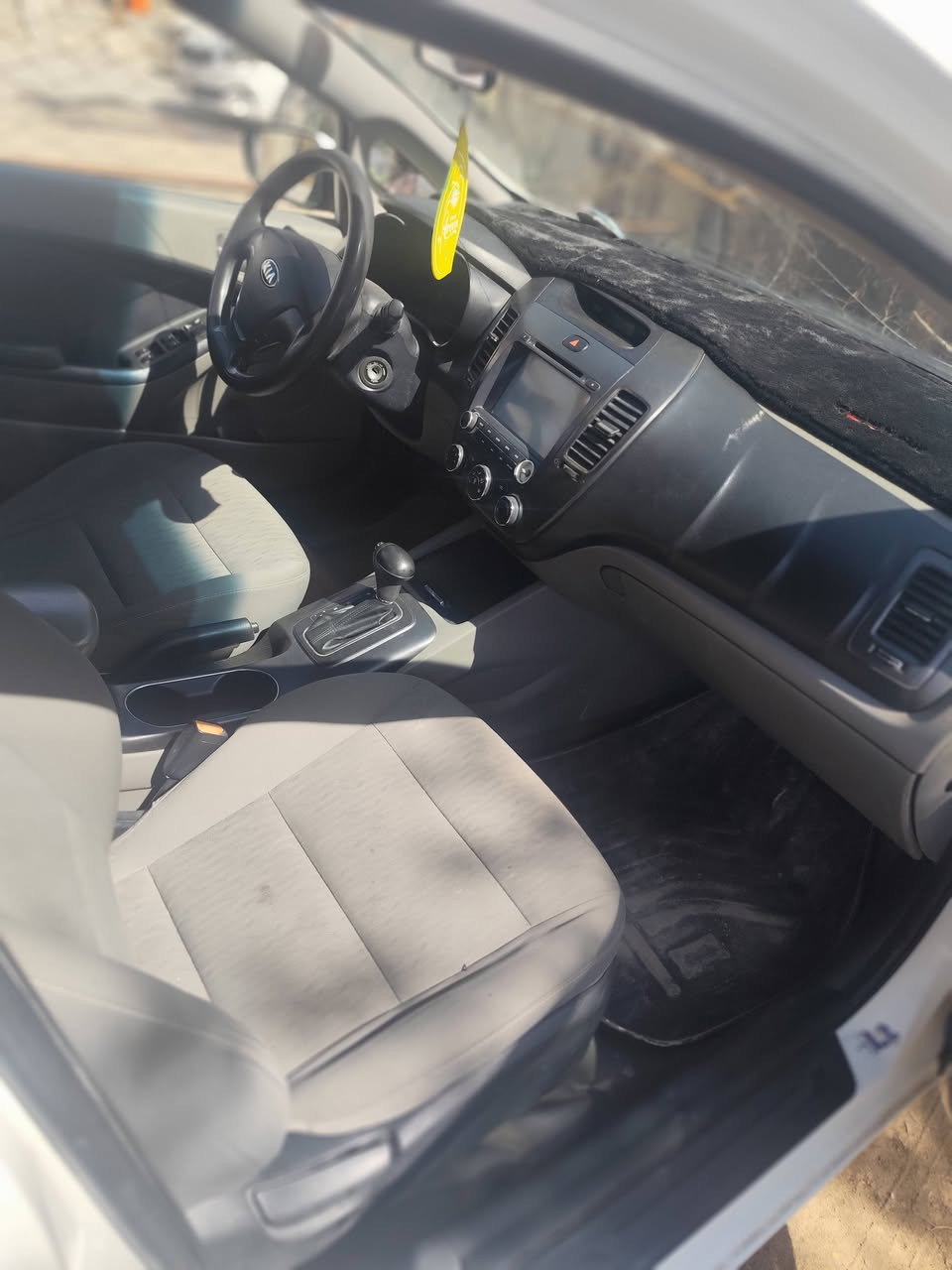 سلام عليكم سيراتو للبيع موديل 2015 وارد خليجي سيارة جاهزة موجوده بالنجف الاشرف السعر  105 وبيها مجال ملاحضات موجوده  بالسونار للاتصال ***********
