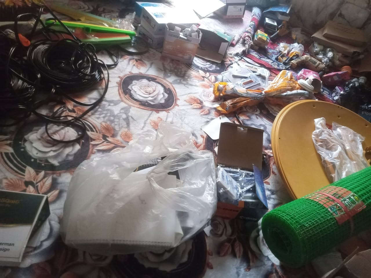 غراض مال محل للبيع حمل ستوته ترس
كلهن انضاف تجي خاص وتدلل 
مكاني حي النداء
***********
