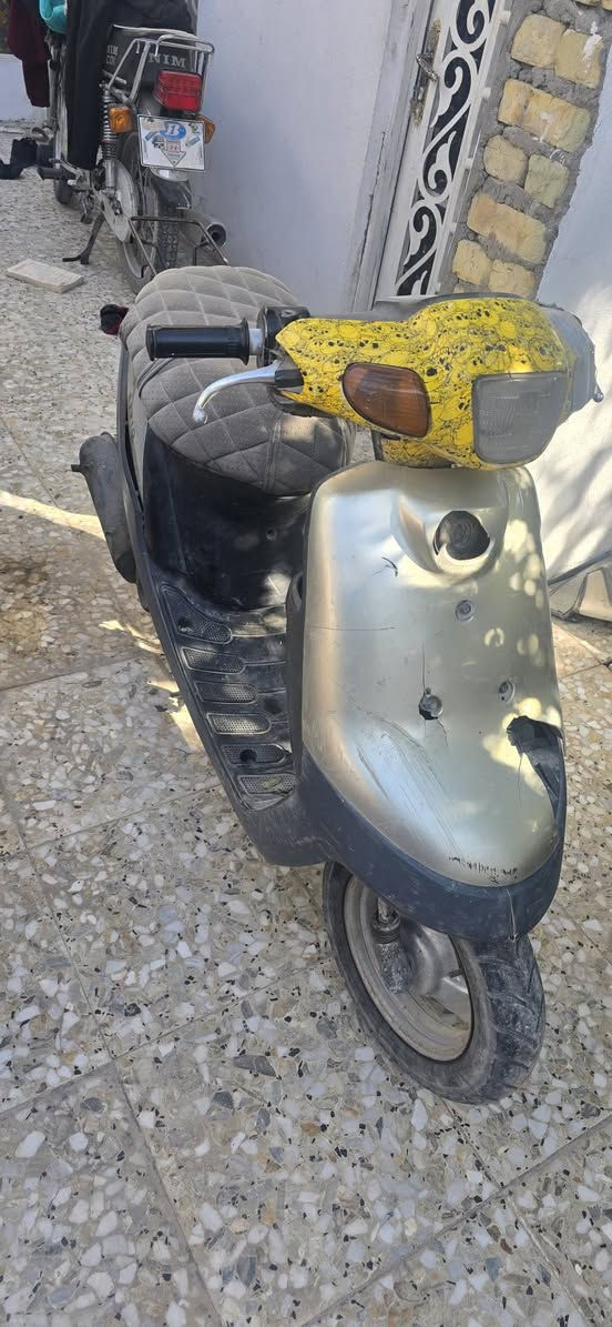 الســــــلام علـــــــيكم دراجه للبيع كلشي ما عوزها فقط كفر مستعجل عليها ب ٢٠٠ الف وهذ رقمي ***********
