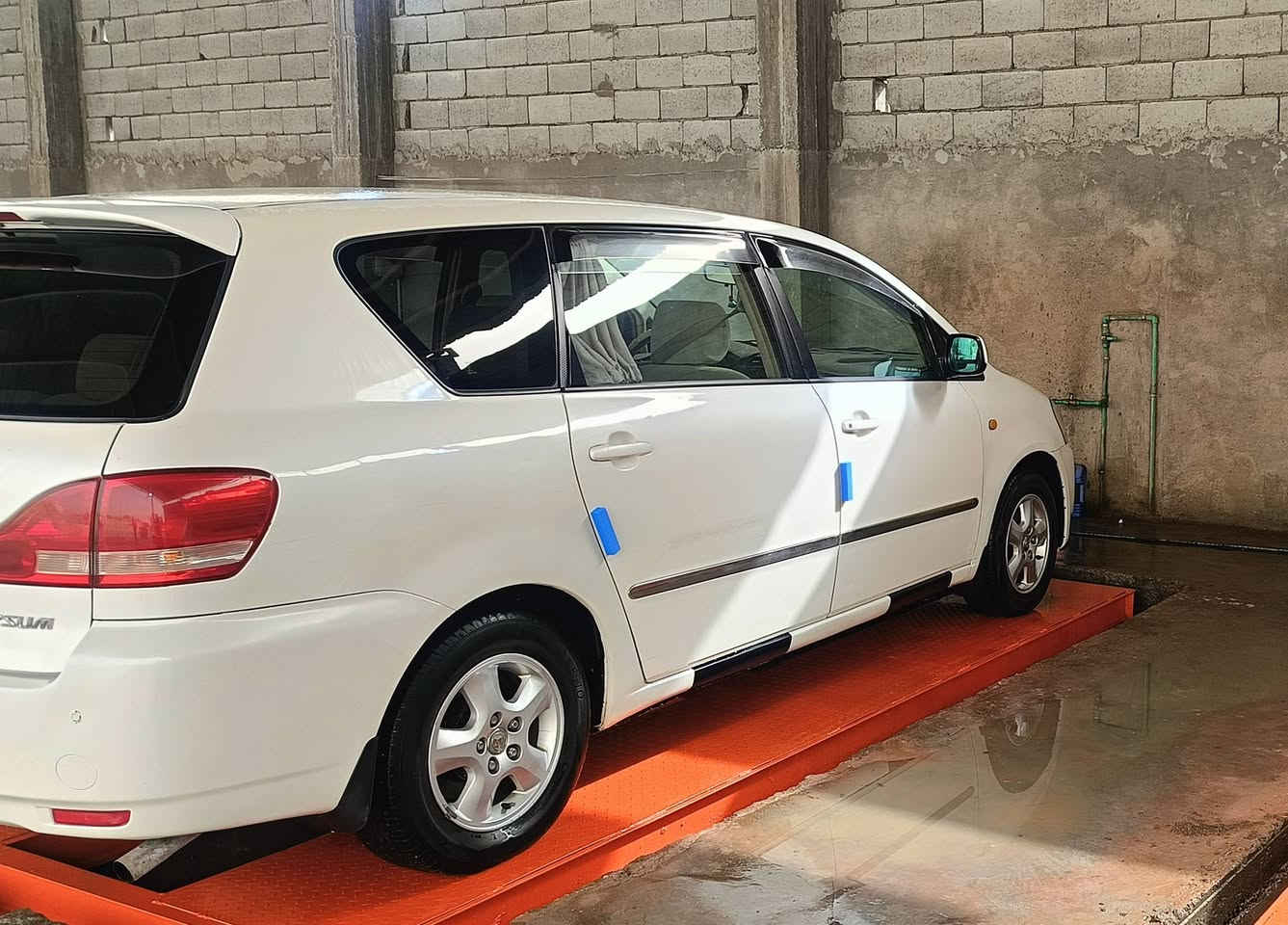 السلام عليكم ابصم للبيع مديل 2001 بسمي رقم انكليزي هزه جديده توويل اصل استخدام شخصي السياره خيرمن الله شاشه كامره /*********** /*********** واتساب موجود السعر 120 بي مجال وانه خادم للطيبين
