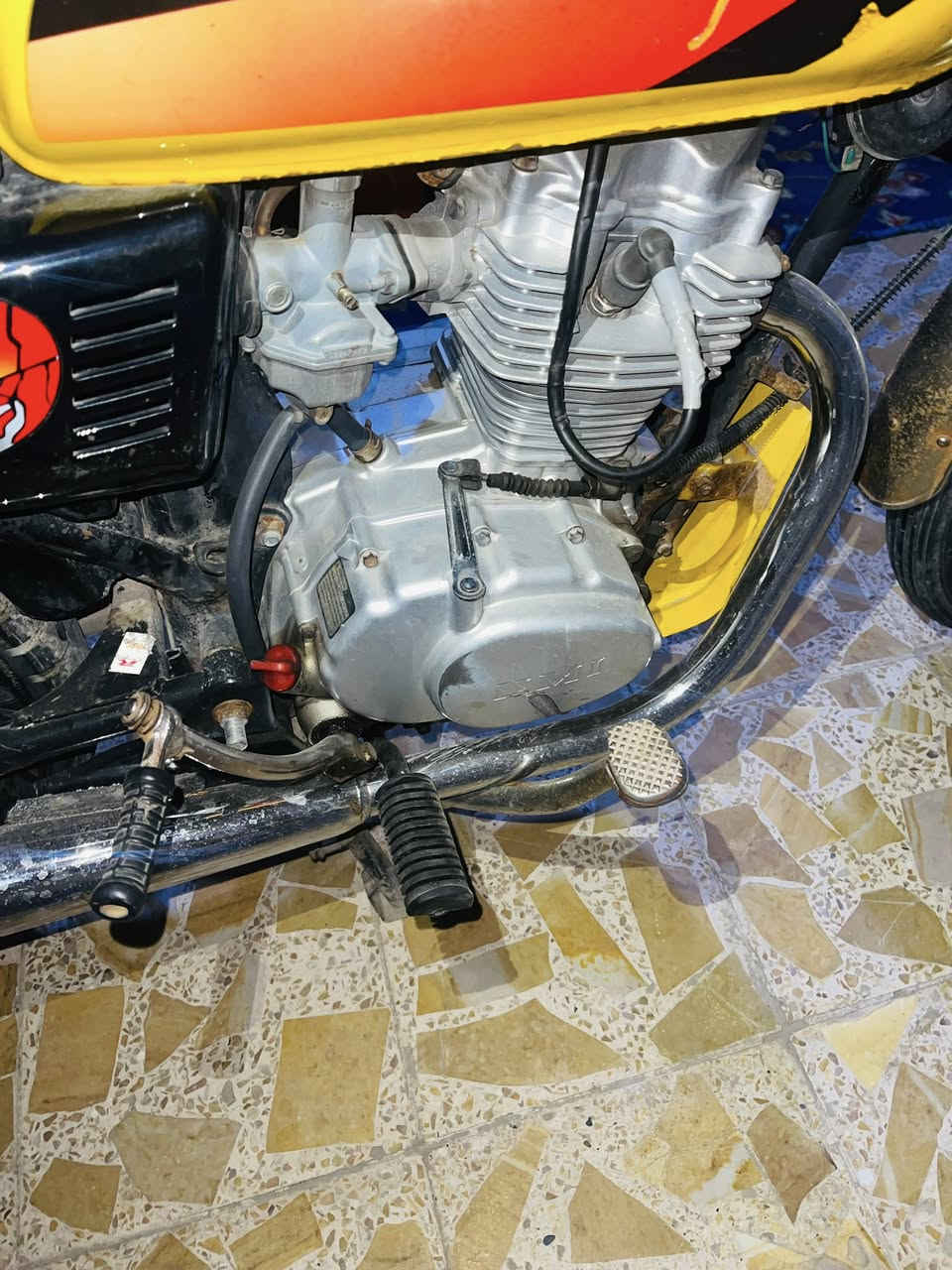 سلام عليكم درجه نامه رقم وسنويه راعيهه بل قبله دراجه حلوه ونضيفه مفتوحه بستم  مديل 21 راعيهه يريد تحويل   مكينه معوركه دهن بسبب الجبن شتريت جبن بس ماعرف اشدهن اطكياهن ويا دراجه سعر 1350بيهه مجال مكاني حيانيه شارع السيد ***********
