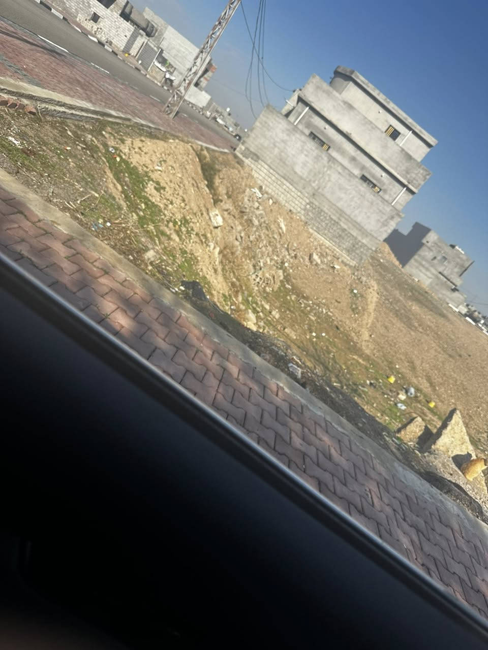 قطعه ارض للبيع طابو. صرف رقم القطعه 162. المساحة 250 م   الخدمات كامله تبليط مع ارصفه 
الموقع المرور  قرب كراج البلدية على شارعين. ركن شارع 15 متر.  وشارع 10 متر 
الواجه 10 متر. العمق. 25 متر. 
ممكن تصير قطعتين. على. الشارع. 15م
