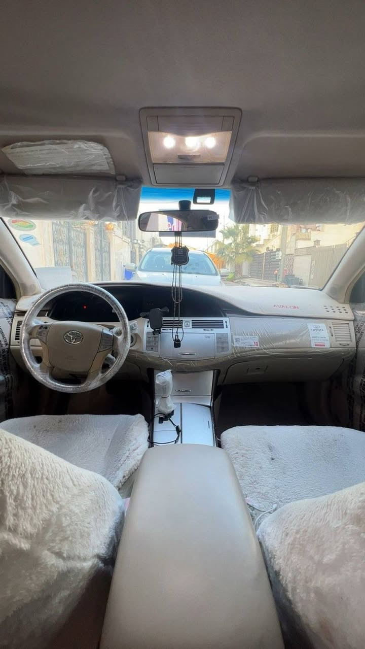 ئەڤەلۆن ٢٠٠٨ وارد ئەمریکی
رەنگ برۆنزی
مەکینەو گێر و تەقەر رەقەی بە شەرت
تا بڵێی بەر چاو و جوانە ناو و دەرەوەی
پێنج پارچە و نیوی بۆیاغە بێ ناو گرتن
پشتی قرچیکی بچوکی هەیە
گێر و مەکینە بە شەرت
نرخی ١١٣ $ معامەلە
*********** أربيل, العراق
