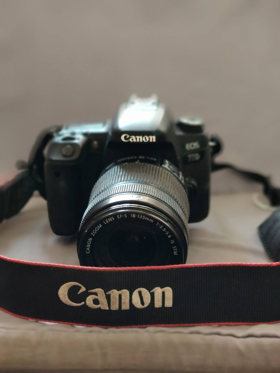 للبيع كانون 90 دي  غنيه عن التعريف مايحتاح اسولف او اكلك شنو مواصفاته نضافه 100%  بس امحرم اصور بيه
…… .
77 كانون هم للبيع نضافه 80 % 
*********** || *********** متواجد فيس او واتساب
