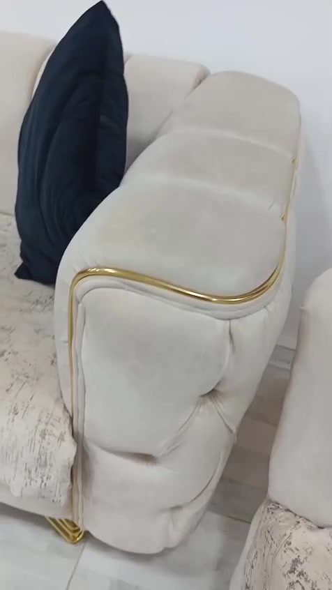 طخم قليل مستعمل نضيف كلش مابي اي عيب 6قطعه 2كبار 4صغار سعر 750لتواصل خابرو على هاي رقم ***********
