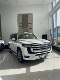 لاندكروز موديل 2025 ساز اصل كفاله عامه ماشيه 450 kmيعني زيرو للاستفسار...