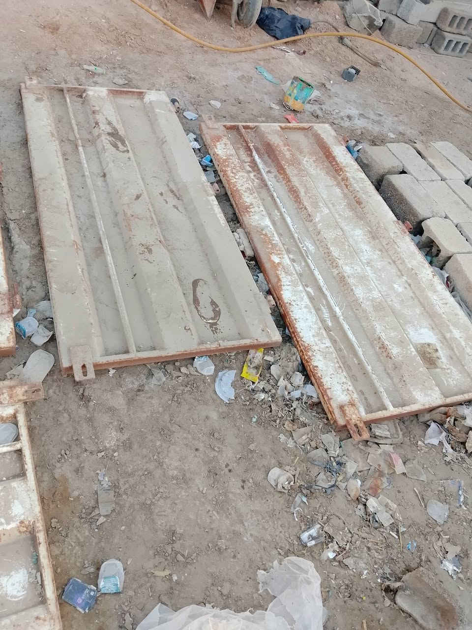للبيع نص اجناب طول 12/60ارتفاع 90
اجناب جدد كاملات هنه وغراضهن وبراقيهن
***********
