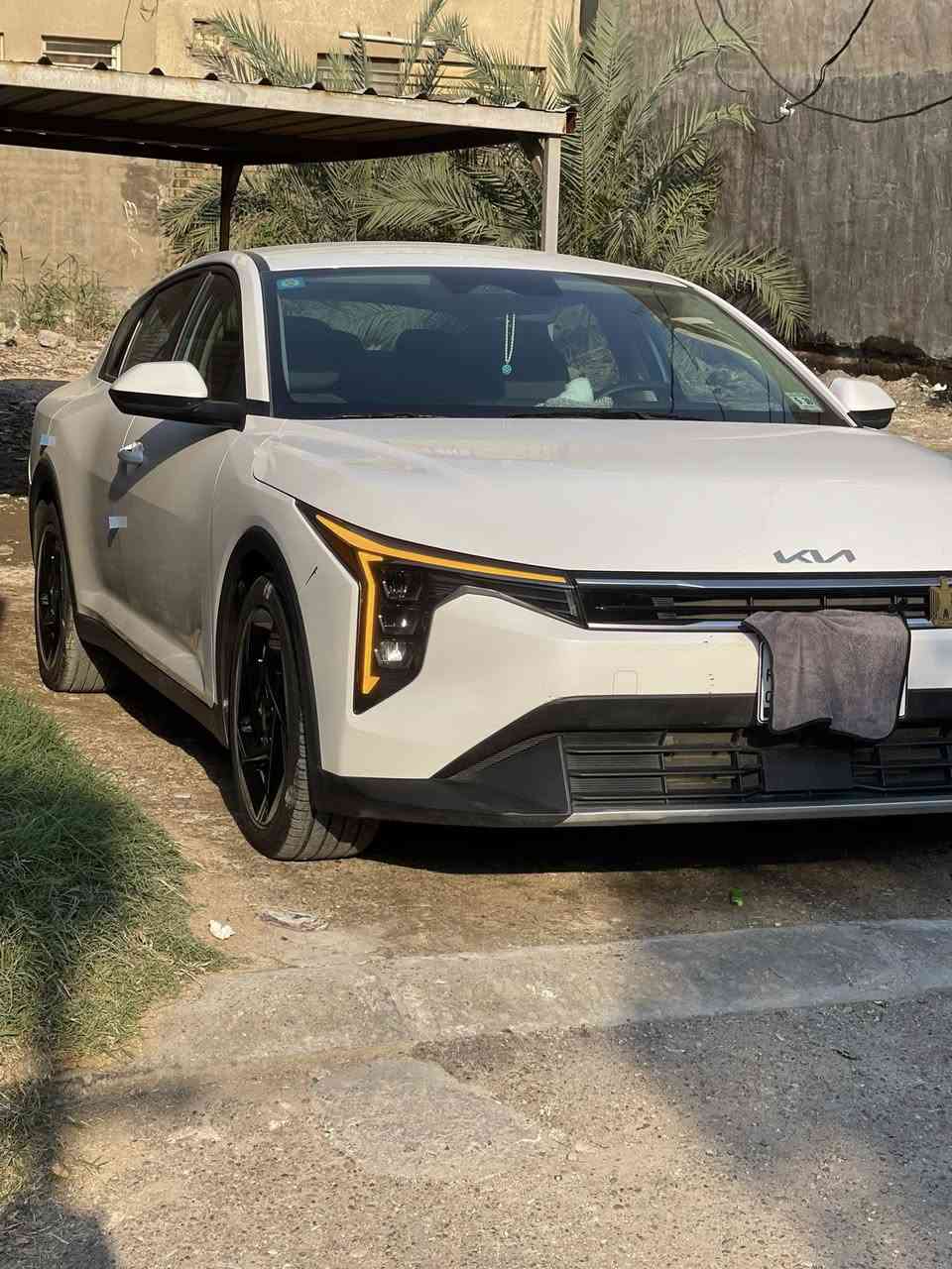 السلام عليكم k4 شكل جديد فئه سياره Ex محرك 2000 دوش المواصفات رادار امامي / رادار جانبي/ نقطه عمياء/ تحديد مسار / تحكم ستيرن/ شاير بلمري / سياره بدون صبغ كفاله بدون يرباك بدون دواخل صور حادث بلمنشور فقط باردبل صندوك سياره ماشيه 15000بعده زيرو مابيه اي نقص رقم بغداد السيارة كتاب شهداء  بسمي وكاله مكان سياره بغداد الدورة سعر 178 وبيه مجال قليل الاتصال *********** سياره موديل 2025
