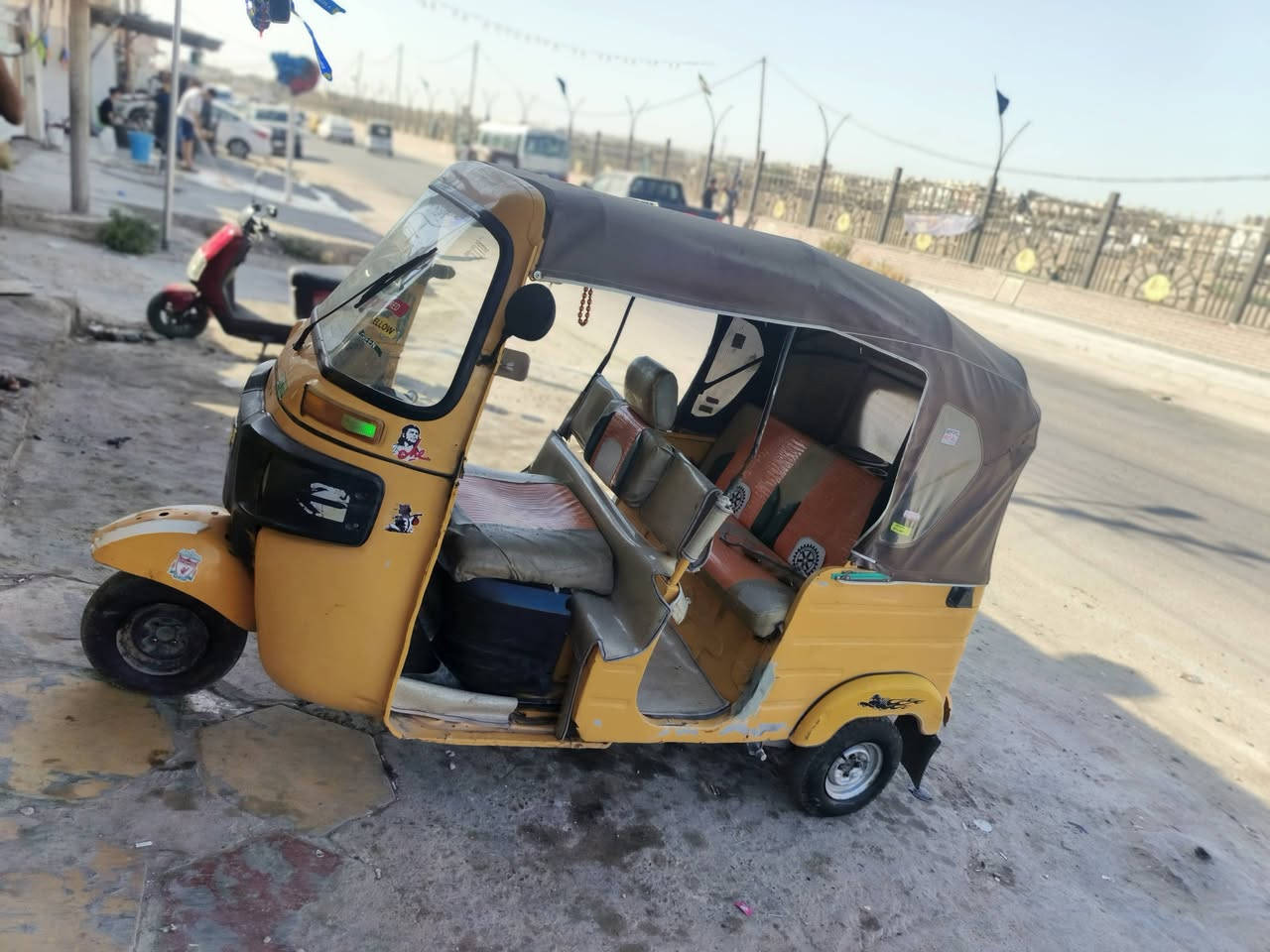 لبع تكتك باجاج موديل 19 بدو رقم أوراق شغاله السعر 3300 ملاين و تلاثميه بيه مجال حك جيه العنوان البياع شارع المضخا ***********
