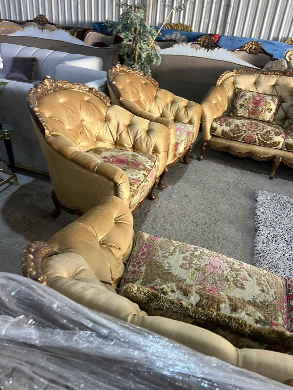 علئ بركه الله تم وصول حاويات الدواوين والطخامه الباله الخليجي إلى معرض اثاث الموسوي.للاستفسار واتساب ***********
