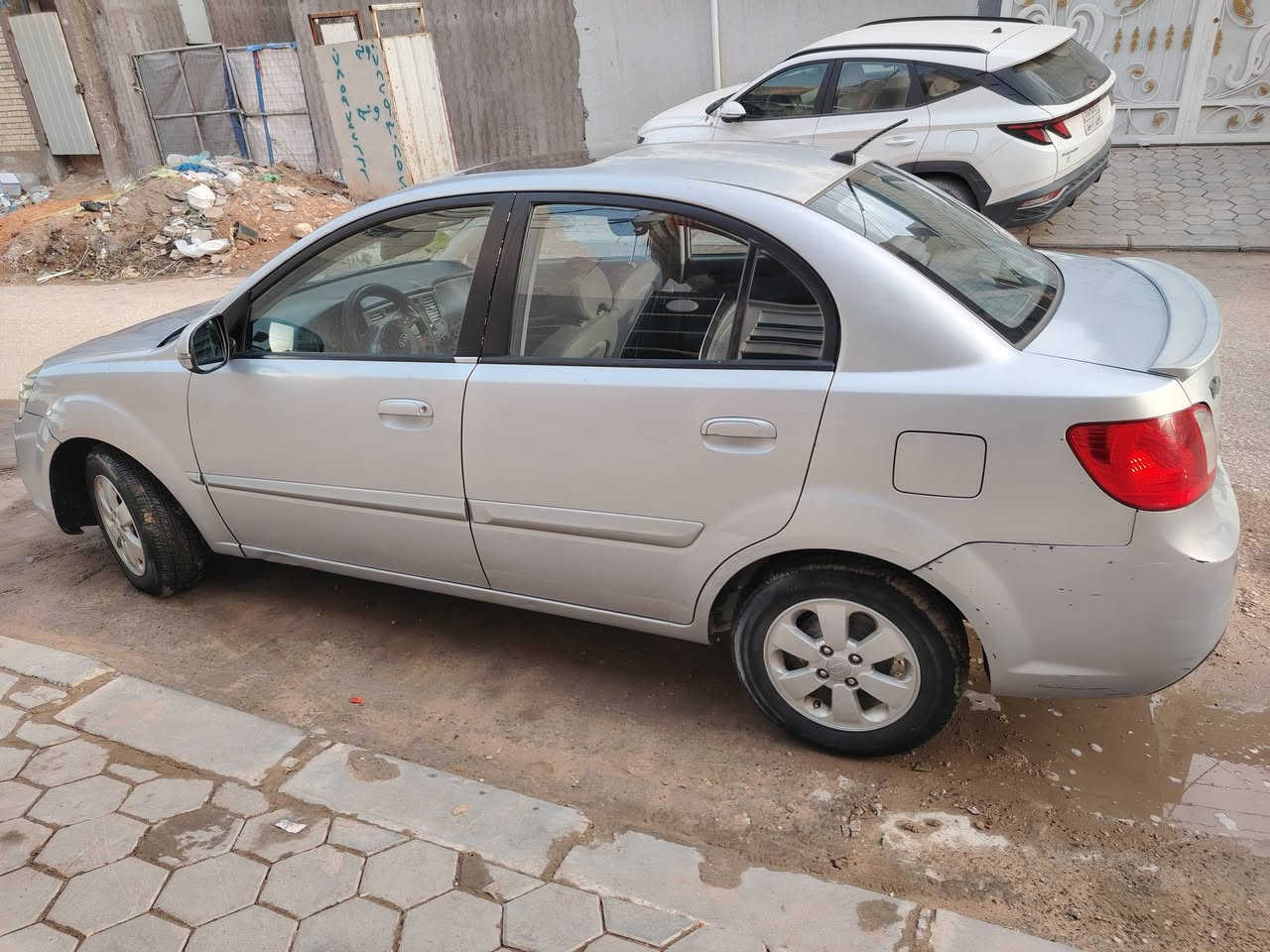 تحية طيبة
كيا ريو مديل 11 رقم بغداد باسمي السيارة محرك 1600 مكفولة من صبغ وتبديل فقط بارد  للاستفسار ***********
