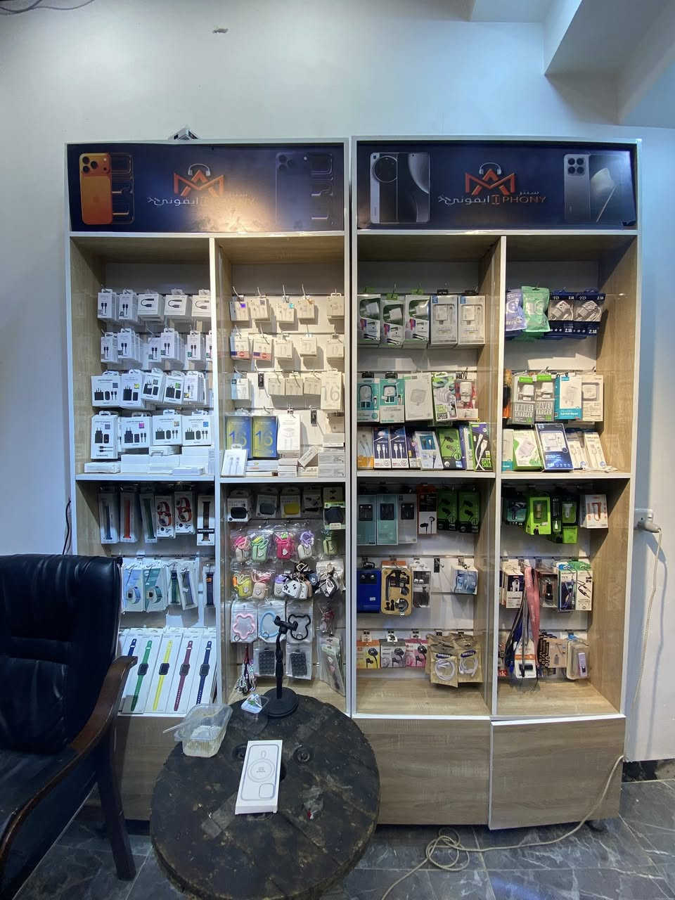 مكان+رفوف بلول +ديكور كامل
وشرط كل القطع جديدة لوك استخدام شهر شهرين
الرفوف ١٢قطعة بلول 
ديكور ٨قطع 
٤فاترينات
وميز٤ ثلاثة عرض وواحد منهم صيانة
ديكور جديد قبل شهر سويناه ابيعك موقع وديكور
للاستفسار ***********
