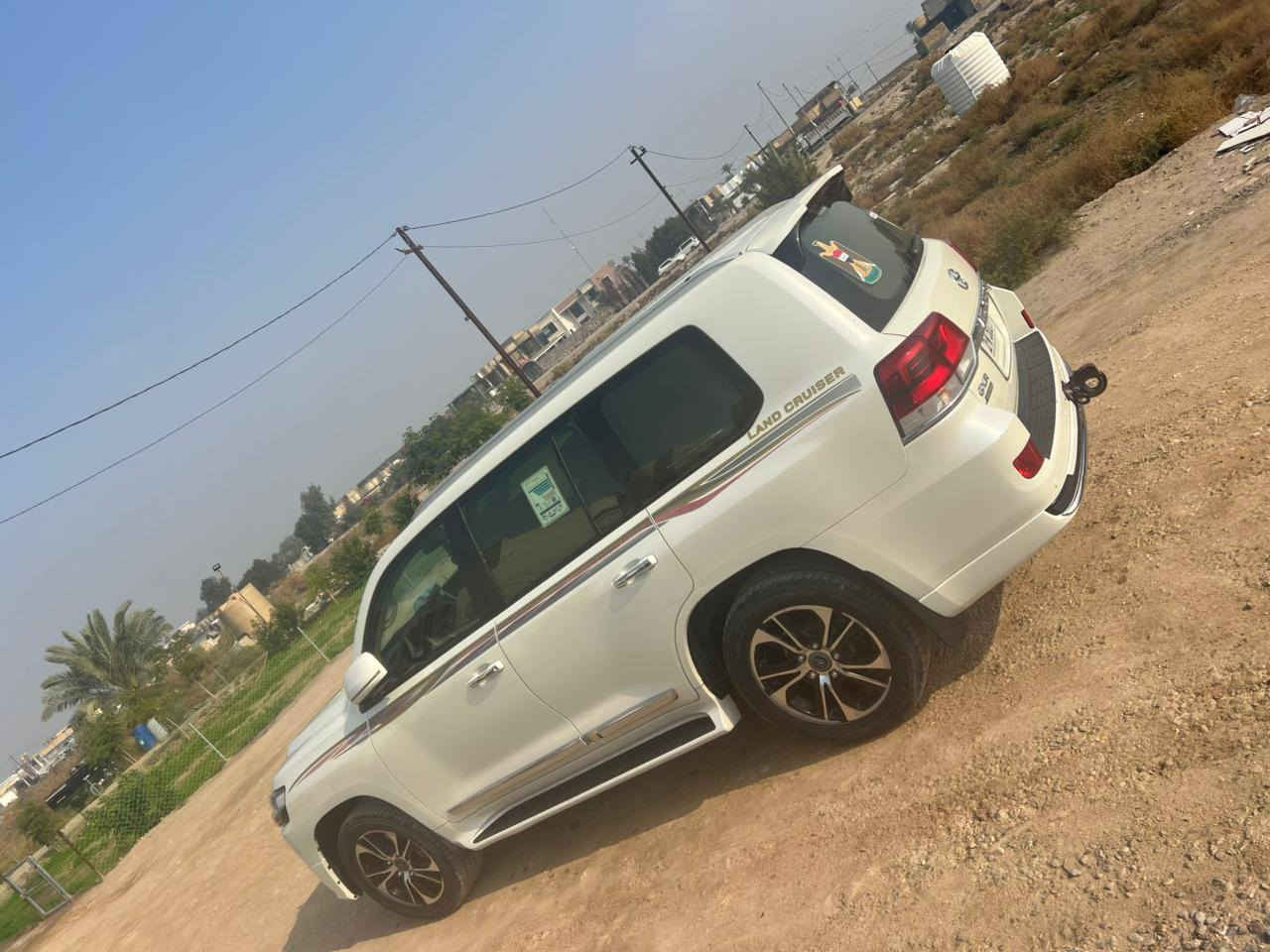 السلام عليكم لاندكروز 2019
ماشيه 95اصل شرط الفحص 
رقم بغداد جديد هزه وفحص جديد بسمي
 بريم اصل ام DVD
محرك 6 سلندر 4000
 8 ارباك بلادي 
السياره مكفوله كفاله عامه 
شاشه ليزرية العدادات ‏
تشغيل عن بعد
‏مرايه جانبيه قلاب
لايت اسود بلاد
‏‏- نظام مانع للانزلاق و 
‏‏النظام المساعد على نزول المنحدرات 
‏‏- تشغيل بصمة 
- خمسه بصمات ابواب
- باب خلفي كهرباء بلادي 
‏‏- كاميرا خلفية 
‏‏- مقاعد جلد 
‏‏- 2مقاعد كهرباء
‏‏- مرايا شفط
‏‏- اشارات بالمرآة
‏‏- كشافات ضباب
‏‏- زراك لايت 
‏‏- فرامل مانع للانزلاق
‏‏- حساس امامي خلفي 
‏‏- طفايه حريق بلادي
السعر 
الاستفسار الاتصال*********** مكاني بابل
اني مكلف بلنشر رقم صاحبه موجود وتصل
