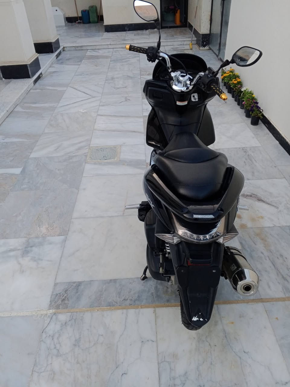 للبيع pcx ياباني اصلي جيل اول كفاله عامه  سعر 14 وبيها مجال مكاني الدوره صالصنه رياضي ‏‪***********‬‏
