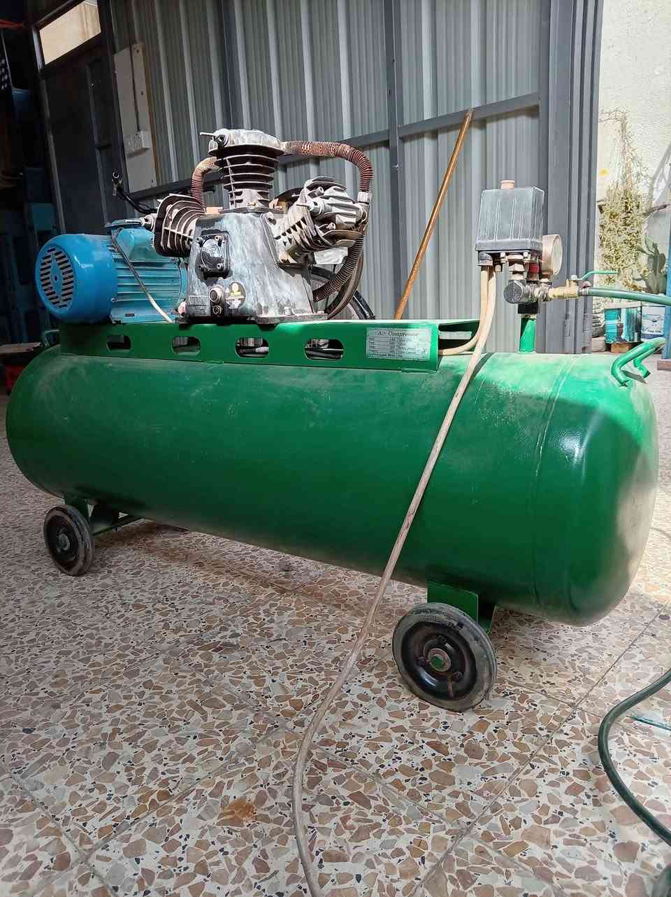 سلام عليكم كمبريسر البيع جديد مكاني العماره حي الوحده سعر ٤٠٠ وبي مجال الي يريده يتصل عله رقم*********** ودلل عمارة, ميسان
