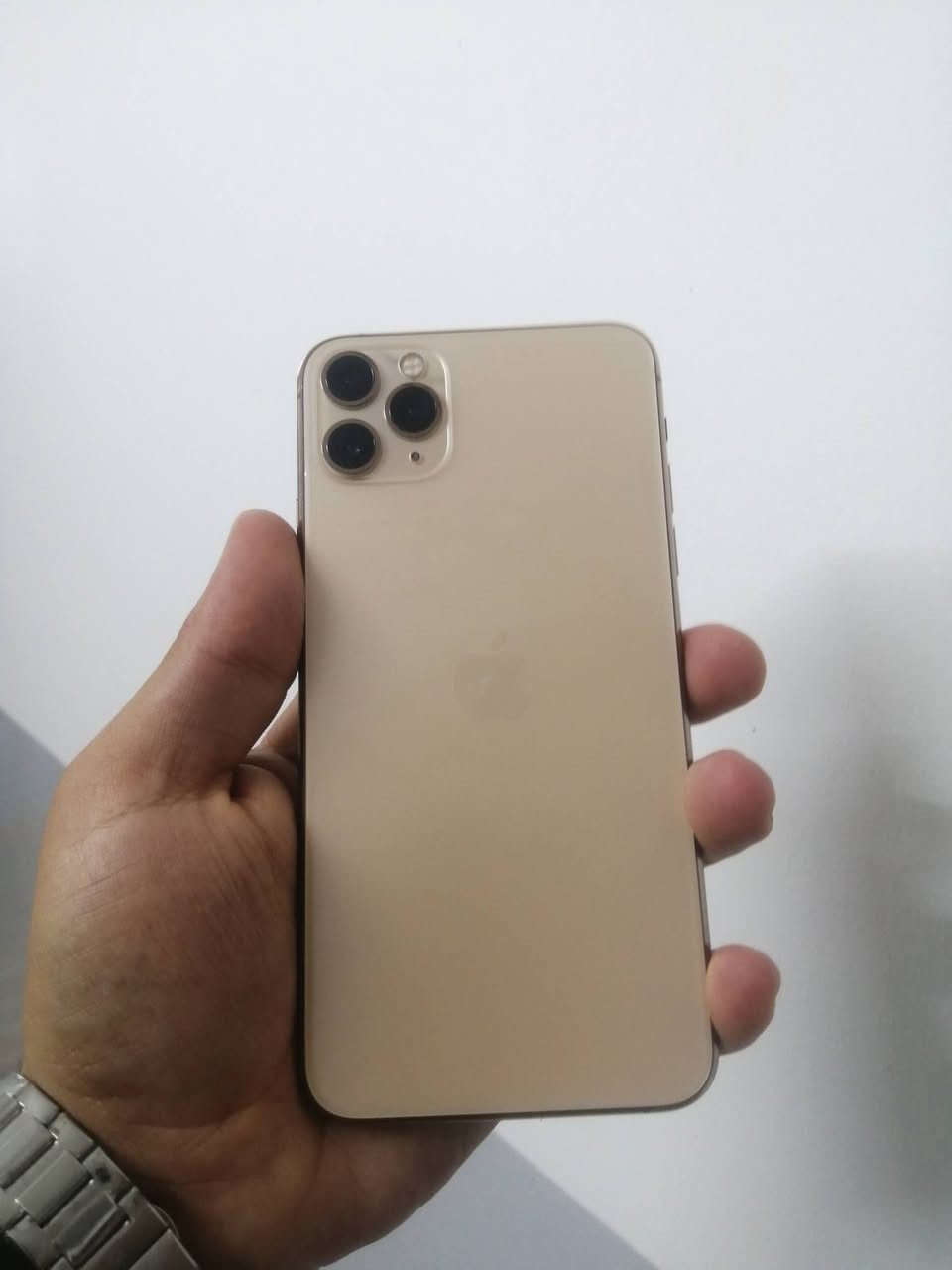 ايفوان 11 برو ماكس لبيع جهاز جديد
ذاكره 256 الون ذهبي
مبدل شاشه ٣خيارات اصليه فيس ايدي شغال 💥
بطاريه 100.     سيمكارت شغال وي فاي شغال 
كامراته فول دمعه تصويره  الجهاز شخط واحد مابيه
السعر 270 وبيه مجال ***********
