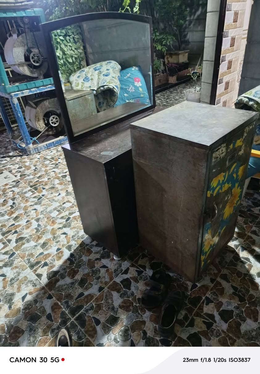 اغراض للبيع كل شي بسعره ***********
