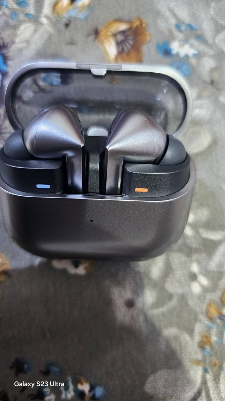 سماعات galaxy buds 3 pro (الأصلية داماس ستور) مفتوحه من الباكيت فقط للبيع متوفر توصيل جميع المحافظات 5


**إذا كنت صاحب هذا الإعلان وتريد حذفه لأي سبب، رجاءا أرسل رسالة إلى الدعم الفني**