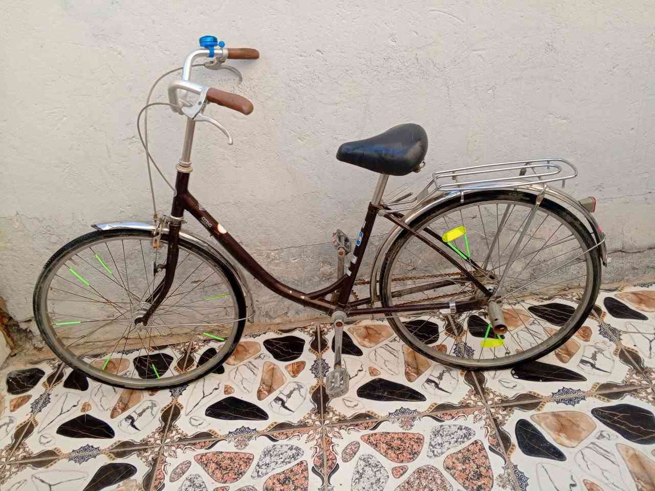 السلام عليكم بايسكلات للبيع الازرق ب٦٠ والاجوزي 40
7891824201
