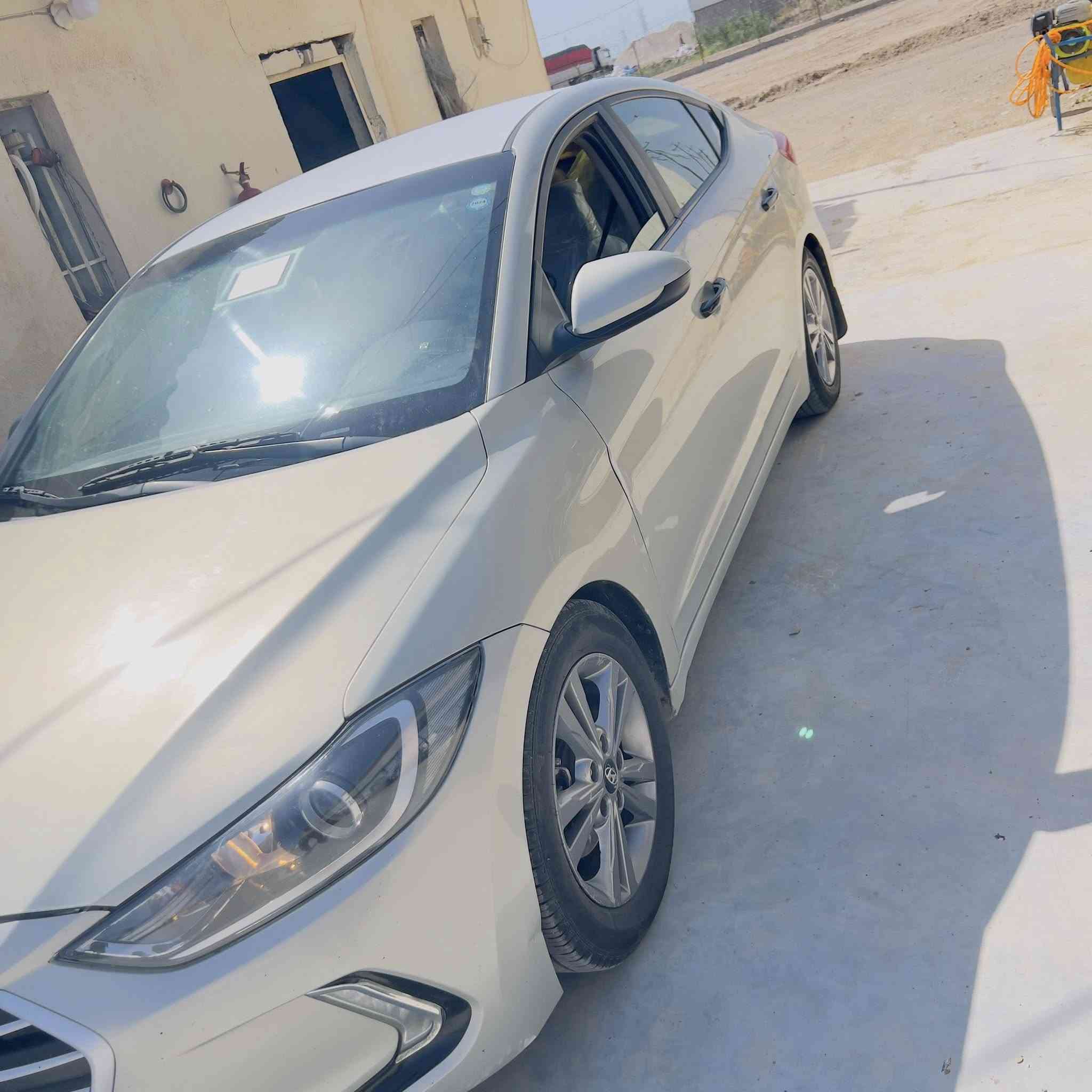 الانترا2017 امريكي حادثها جاملغ وبنيد السيارة بأسمي سنويه لل2029 سليمانيه 3 انظمة قياده تحكمات جهتين مثبت سرعه شاشه اصليه كامره دواره سياره جاهزه ماناقصها شي السعر 110 وبيها مجال واسط العزيزيه ***********
