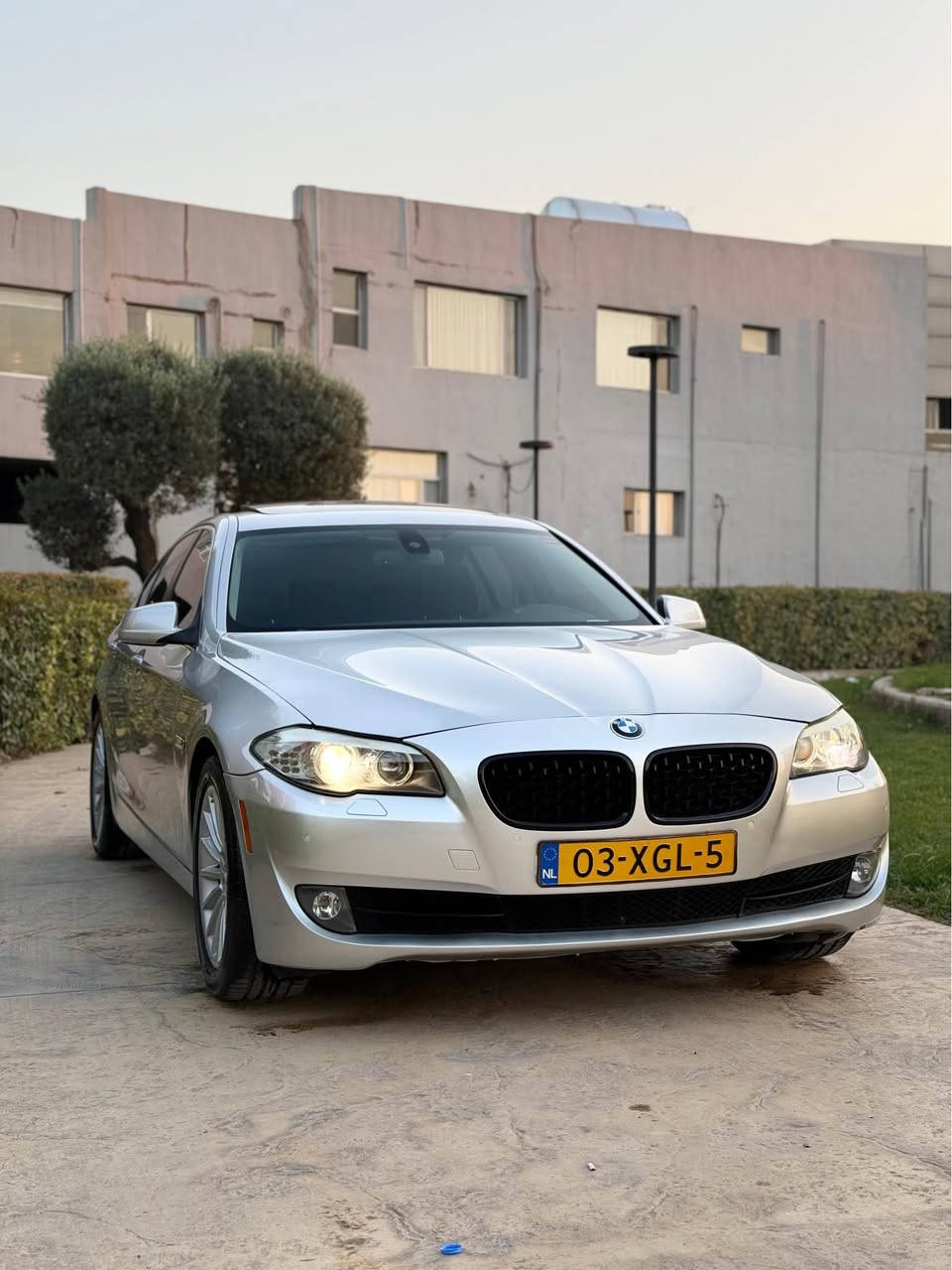 ام موديل 2012 مواصفات امريكي رقم اوروبي تازه داخيل بوه هيچي نيه ده عامي بو دعامي حجم 535i شه ش پستون فول فول مواصفات بس 5 په رده نيه سعري 120$ كه ميك معامله ژ.م*********** أربيل, العراق
