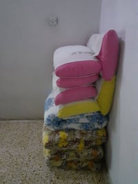 ٣ دوشك • ٦ مخاد • صوف نظيف