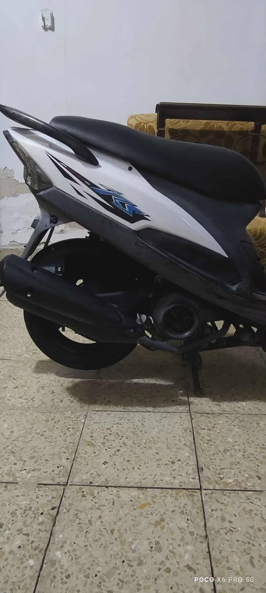 السلام عليكم
#ماكس عدله 
دراجه رمبه كله ختم واحد 
اي شي ما ناقصه كهربائيات كله شغال سفل هندر شغال  نقص فقط واير عداد سرعه 
مكينه مكفوله 
مبدله كفرات والكفردات البلادي موجوده ومختمه 
انطيك كفرات البلادي والمبدل 
دراجه ملحه بلادي 
بيه منفيس ومكاتبه 
جيب فيتر وتعال افحص 
مكان ديالى الخالص
#الرقم***********
