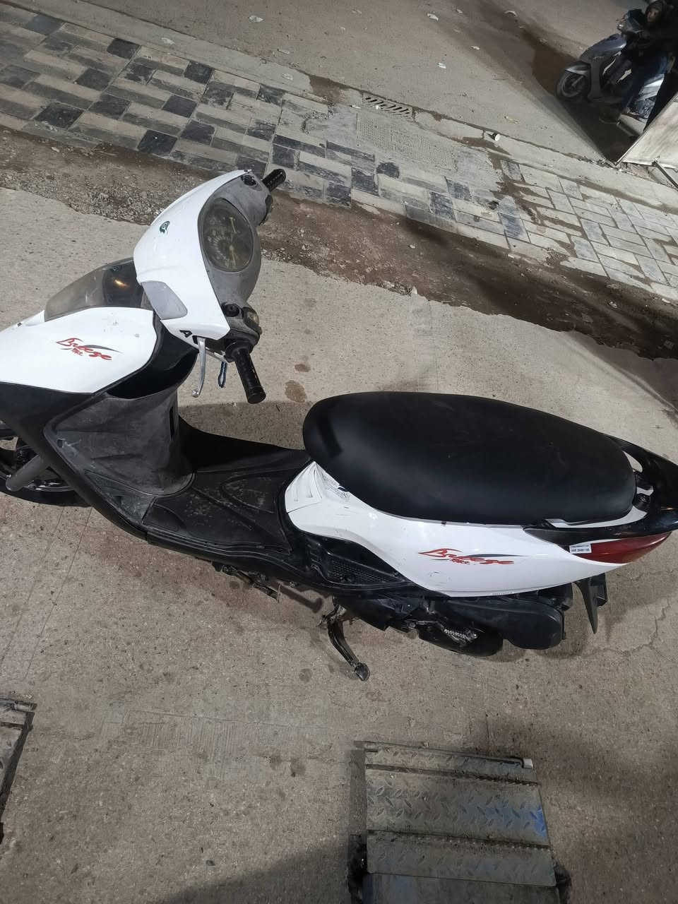 السلام عليكم دراجه بريز نظيفه كفاله عامه اللي يريدها هلا بيه مكاني منطقه سبع قصور شارع ابو علي السعر 500 وبيها مجال قليل حق الجايه الدراجه ما ملعوب بيها***********
