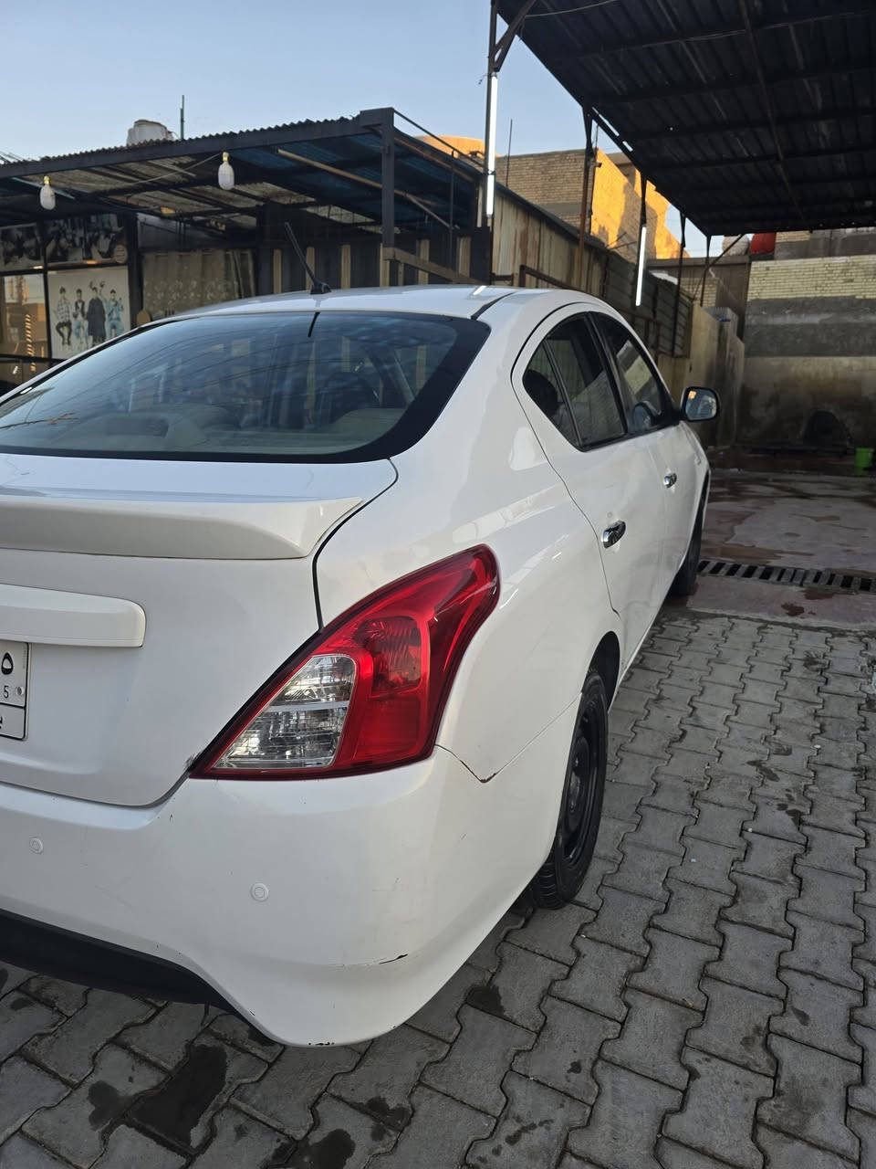 السلام عليكم اخوتي 

نيسان صني 2019 رقم بغداد مكفولة فقط رصعة بالصندوق على كد اصبعين وبارد بخشم الجاملغ الأيمن الأمامي على كد اربع أصابع غيرها ماكو وين متريد وديها وافحص 
 السيارة استلام شركة بأسمي تحويل مباشر 
السيارة نظيفة على ايدي الله شاهد 
شادلها شاشة ديجيتال ذكية اندرويد + سماعات اصلية + كاميرا 4k + كاعيات اصلية + دوشمة جلد 

السيارة حيل مرتبة وبالعافية على الياخذها 
مكاني بغداد ورايدها بشدة واليجي اخليه على راسي وبخدمتكم

رقمي *********** بي واتساب 
او راسلني عالخاص
