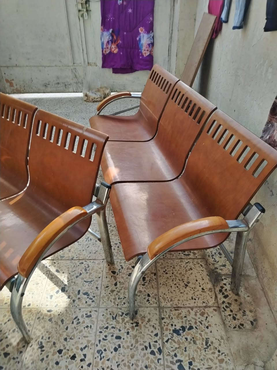 كراسي عدد 2 للبيع السعر اثنينهن ب 100 قفل بعقوبه التحرير الرقم ***********
