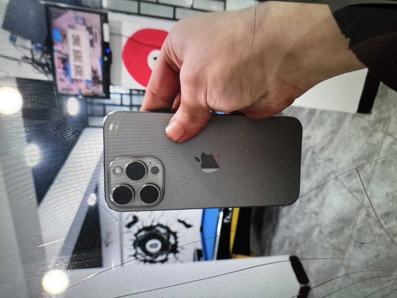 ايفون 15برو ماكس للبيع
الجهاز نضيف 100./.100./.
البطريه 91 مامصعده
السعر مليون 50الف 
شراي اتصال ع رقم
***********
