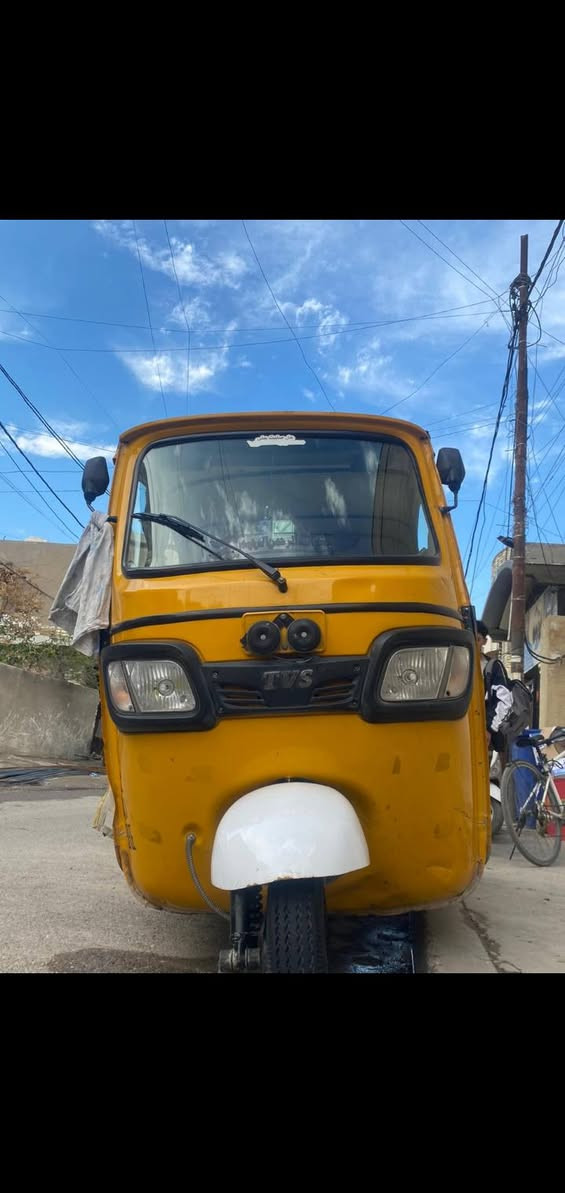 السلام عليكم تكتك نضيفه للبيع رقم انكليزي و جادر جديد غير الي بالصوره بيه فقط صليب موديل 20 رايده ب 5750 وبيه مجال رقم *********** مكاني بغداد دورة
