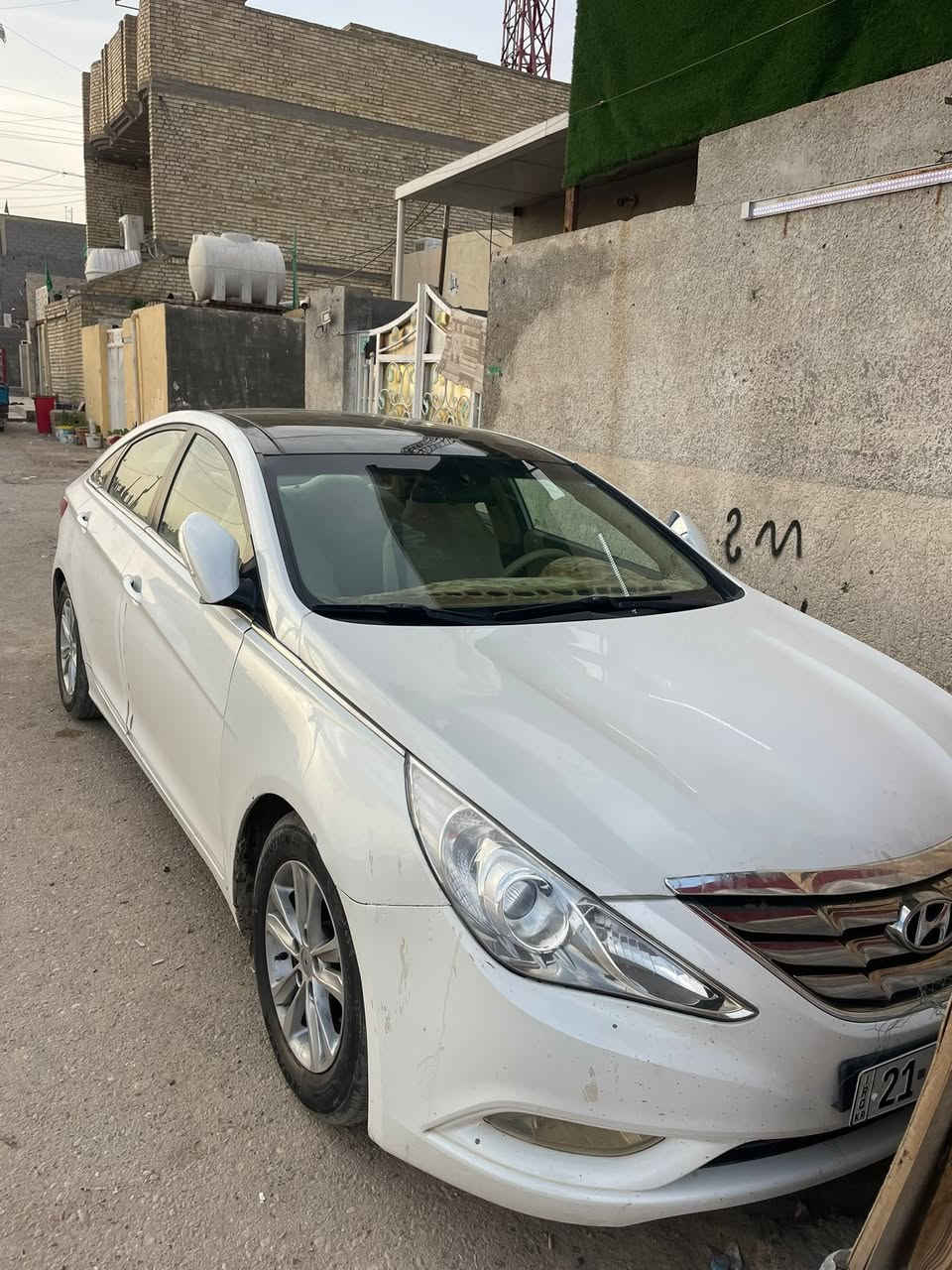 السلام عليكم 
شباب سوناتا 2011 خليجي فول مواصفات ما عدا البصمه محرك 2400 دوش مرغوب كير وحداديه خير من الله تخم تاير بيها بابين امبدل اصلي اصليات نفس اللون السياره حلوه  احلى من الصور رقم سليمانيه باسمي تحويل ثاني يوم السعر 115 وبيها مجال بسيط اتصل وادلل
والسونار موجود
***********
