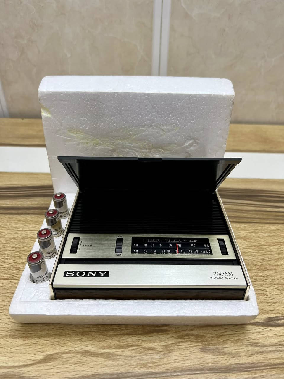 بعد اذن الآدمن
تحفة من سوني
راديو سوني موديل TFM-1849wياباني الصنع ١٩٧٢ 
يعمل على ٤ بطاريات قلم 
موجتين Fm-Am
للحجز مراسلة الصفحة او مراسلة واتساب على الرقم ***********
#الجميع
