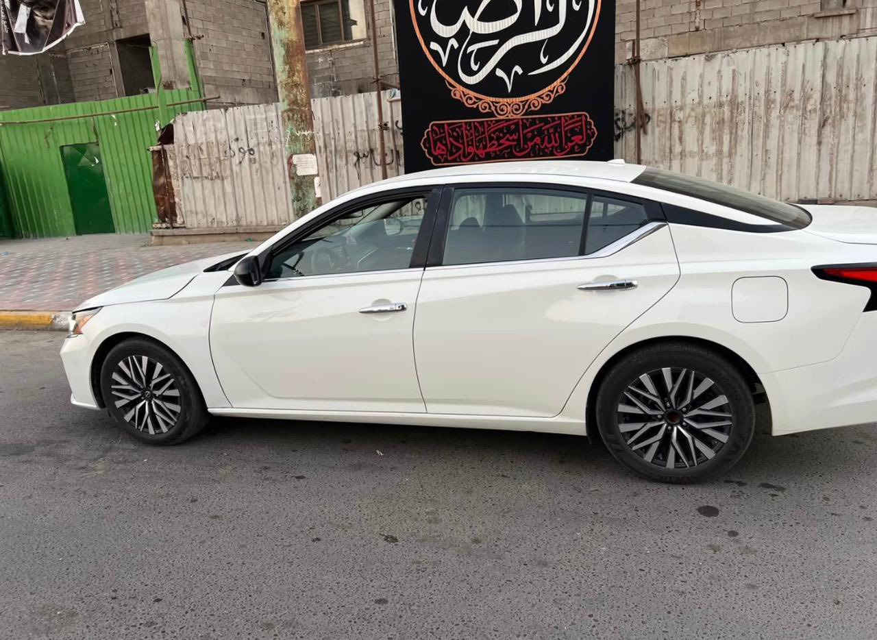 السلام عليكم 
نيسان التما 2025 سيارة دخول جديد تترقم جميع المحافظات غير الشمالي سيارة نقص مابيها حادثها لغد امامي بسيط فقط بدون دواخل سعر 140 و بيها مجال مكانها كربلاء ***********
