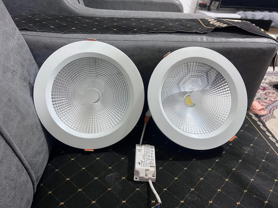 سبورت لايت للبيع العدد٢٠قطعه مستغدمات قليل جدا واصليات من شركه الجديد الي بل منصور سعر قطعه ٧الف وبيها مجال***********
