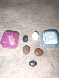 هذني سبع احجار للبيع حجرتين من المرمر من ضريح   وحجرتين عقيق ذمه مشمشي...