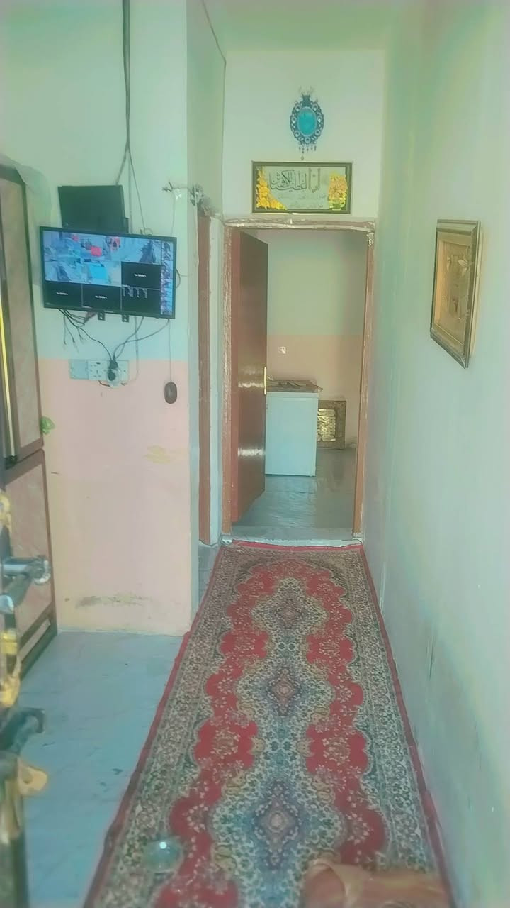 من رخصت مديره لكروب يرحمه لوالديك وافق للبيع بيت مساحه ٢٠٠ متر بناه بلوك صكف صب مسلح لرضيه صب بي غرفتين نوم واستقبال ومطبخ وصحياد داخليه وصحيات خارجيه وطرمه كبيره وحديقه كبيره عنواني بغداد شارع الجزيره منطقت الصلاح مقابيل مولد كاظم نوع العقار طابو زراعي ١١٧ (***********) (***********)لاسيه بي واتساب فقط ولثير تصال لرضيه جايبله مرمر عوزه بس سمنت ورمل لسعر ٤٥ وبي مجال لشراي
