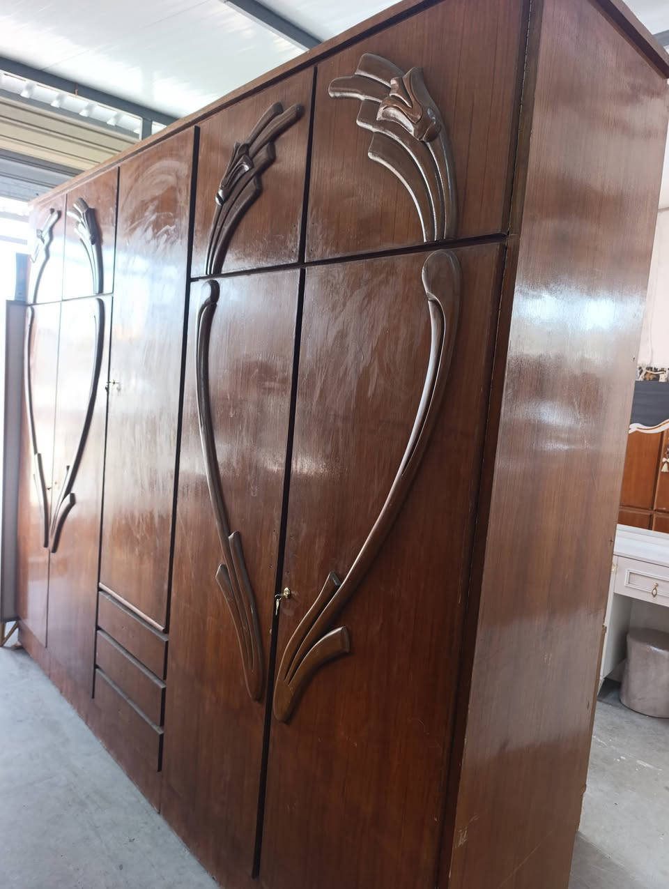 غرفه عراقيه مستعمله من كونه من ست قطع نظافه 90% عبر الواتساب ***********
