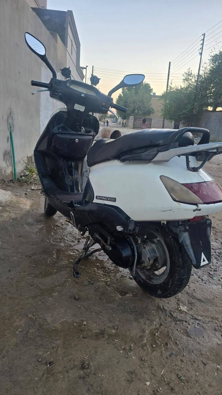 السلام عليكم شباب سبيسي ياباني سرعه 100  نكره سلف مكينه ناعمه  شلعه معدل كهرباء كله تستغل مكان بغداد ناحيه الوحده400 وبيه مجال حق الجيه شراي اتصل ***********
