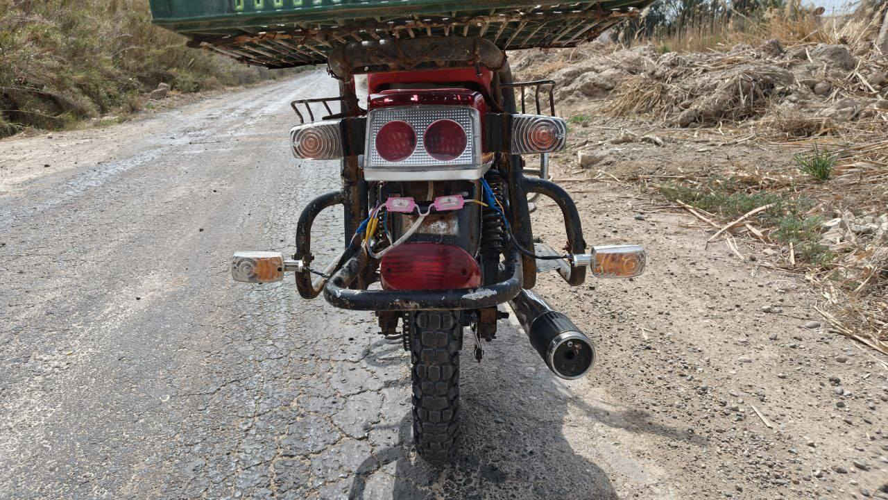 سلام عليكم
بسبب الوعود الكاذبه تمت إعادة النشر

دراجه فيوم  5 كير موديل 8 اوراق اصولي سلف+ كهربائيات كله شغاله محرك 150 تخم تايرات جدد مابيه نقص 
السعر 350وبيه مجال  مكانه واسط الصويره
الخاص مفتوح


**إذا كنت صاحب هذا الإعلان وتريد حذفه لأي سبب، رجاءا أرسل رسالة إلى الدعم الفني**