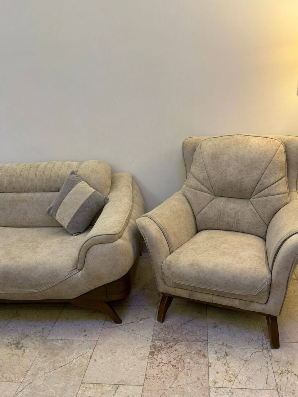 🔥 للبيع | تخم تركي درجة أولى 🔥
🛋️ تخم تركي أصلي – درجة أولى
✨ استعمال قليل جدًا ونظيف
🛏️ يتحول إلى سرير بكل سهولة
🌳 الخشب: زان متين وعالي الجودة

💰 سعر الشراء: 3,000,000 دينار
🔥 سعر البيع: 1,200,000 دينار فقط

📞 للاستفسار والتواصل:
***********
