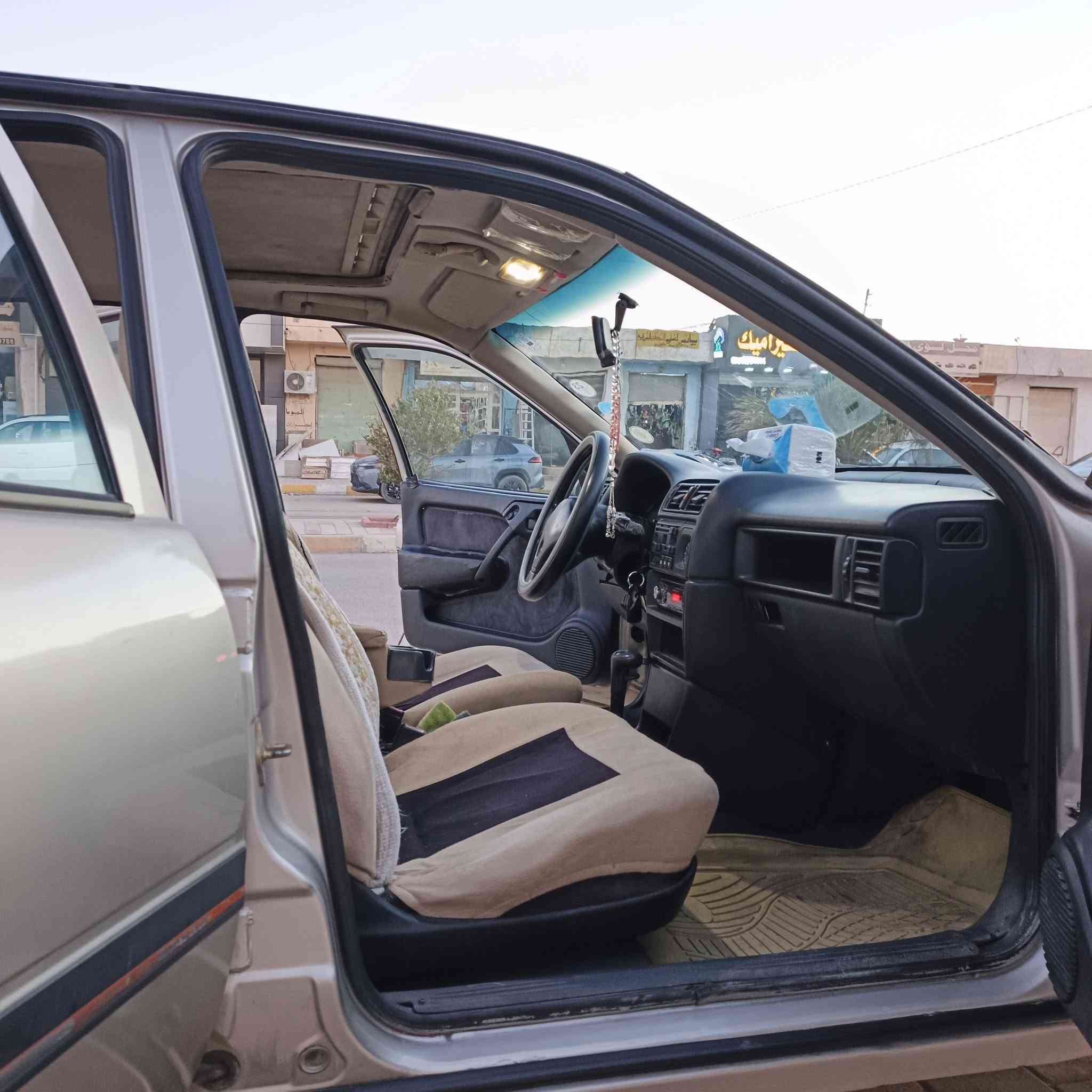 فكتره للبيع أوتو محرك ٢٠ موديل ٩٢ تخم تاير جديد قفل مركزي رقم أربيل هزه ٢٦ رقم جديد سنويه بسمي تنتهي إلى  سنة ٢٠٣١ كما موضح بالفديو للاستفسار ع هذا الرقم ***********
