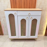 هذه جزامة أنيقة وعملية مع تصميم شبكي عصري، متوفرة بألوان مختلفة لتناسب...